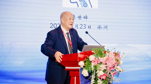 李会长讲课.jpg